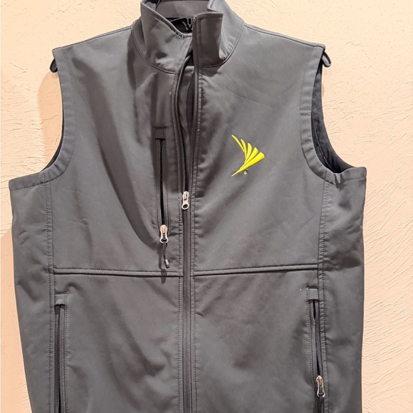 Storm Creek Men’s Gray Vest with Yellow Logo Sz small 
T1 - Picture 2 of 15